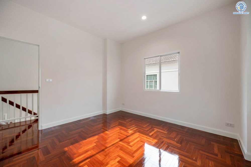 บ้านมือสองตกแต่งใหม่ แบรนด์คุณภาพจาก Property Perfect โครงการ เพอร์เฟคเพลส พระราม5-ราชพฤกษ์ ครบทุกการใช้ชีวิตบนเนื้อที่ 60.7 ตร.ว. ฟังก์ชัน 3 ห้องนอน 3 ห้องน้ำ 2 ที่จอดรถ บรรยากาศร่มรื่น facility ครบ! บนทำเลคุณภาพ ใกล้วงเวียนพระราม5 และจุดขึ้นทางด่วน "ศรีรัช"